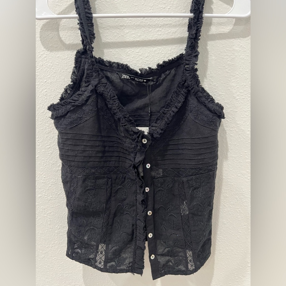 EMBROIDERED TOP
Zara Embroidered Black Lace Sleeveless Top